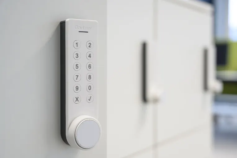 GL7p - serrure RFID avec ou sans code Système de verrouillage à code sur une porte de casier moderne.